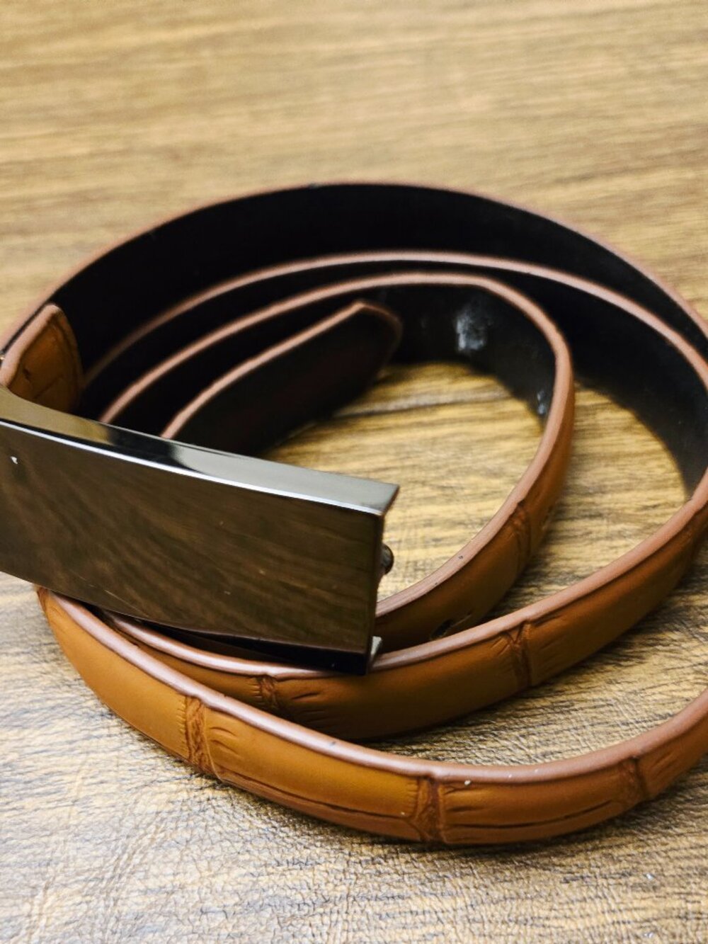 Women's Faux Textured Leather Belt w/Oblong Shiny Metal Buckle - SML